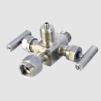БКН2-65-12Х18Н10Т Блок клапанный 2-х вент. 1/2"NPT(Н)/М20х1,5(В - накид.гайка)/1/4"NPT(В), Pу40МПа УТ000016506